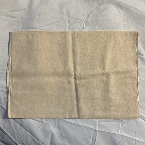 Louis Vuitton Flap over dust bag - Picture 2 of 3